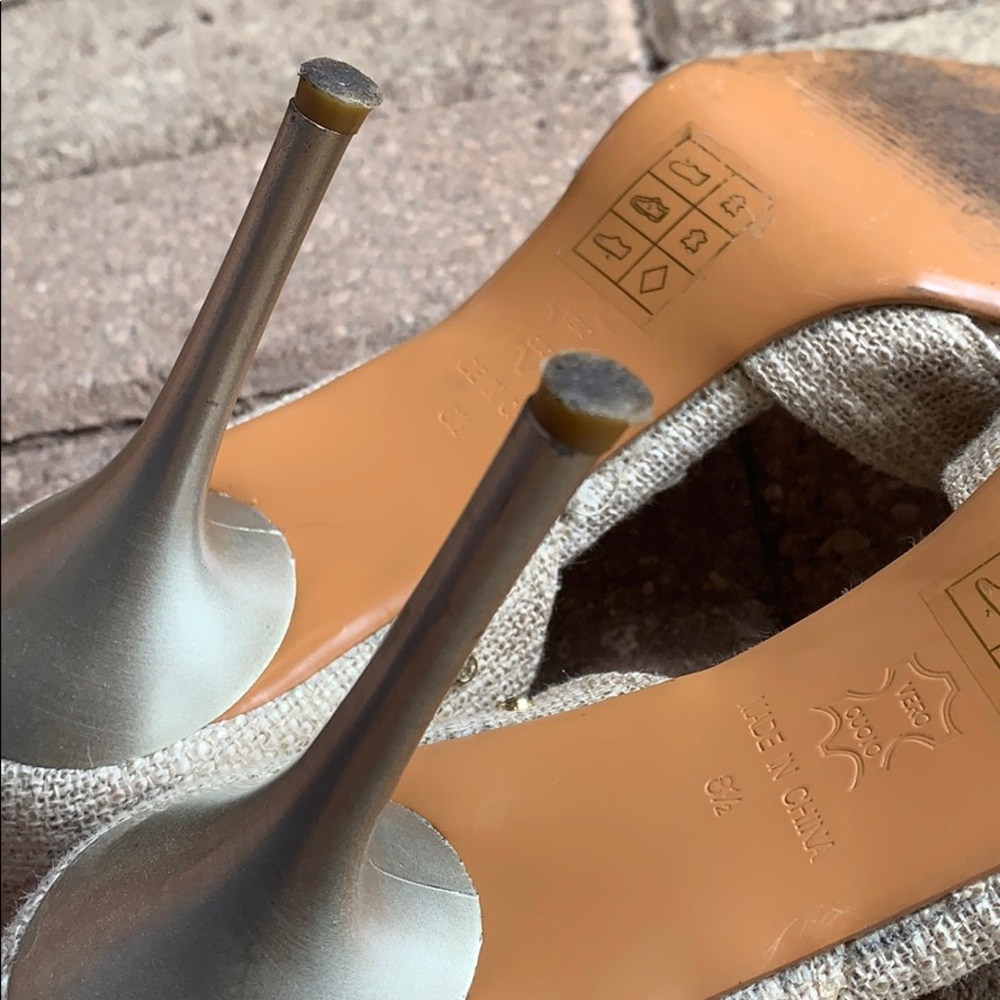 Pretty gold beige heels. - Picture 5 of 8